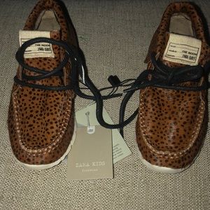 Beautiful leopard moccasins for toddlers BNWT.